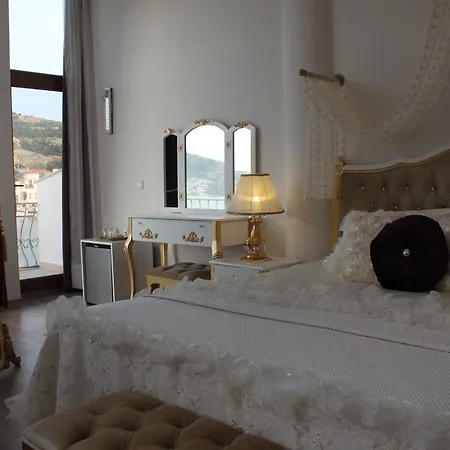 Huri & Nuri (adults Only) Foça