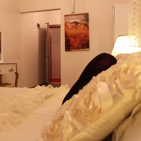 Huri & Nuri (adults Only)