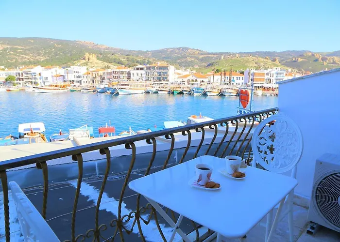 Huri & Nuri (adults Only) Foça