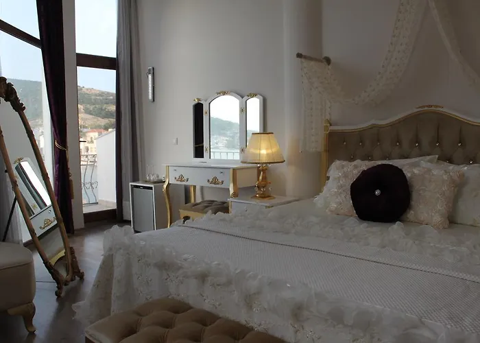 Huri & Nuri (adults Only) Foça